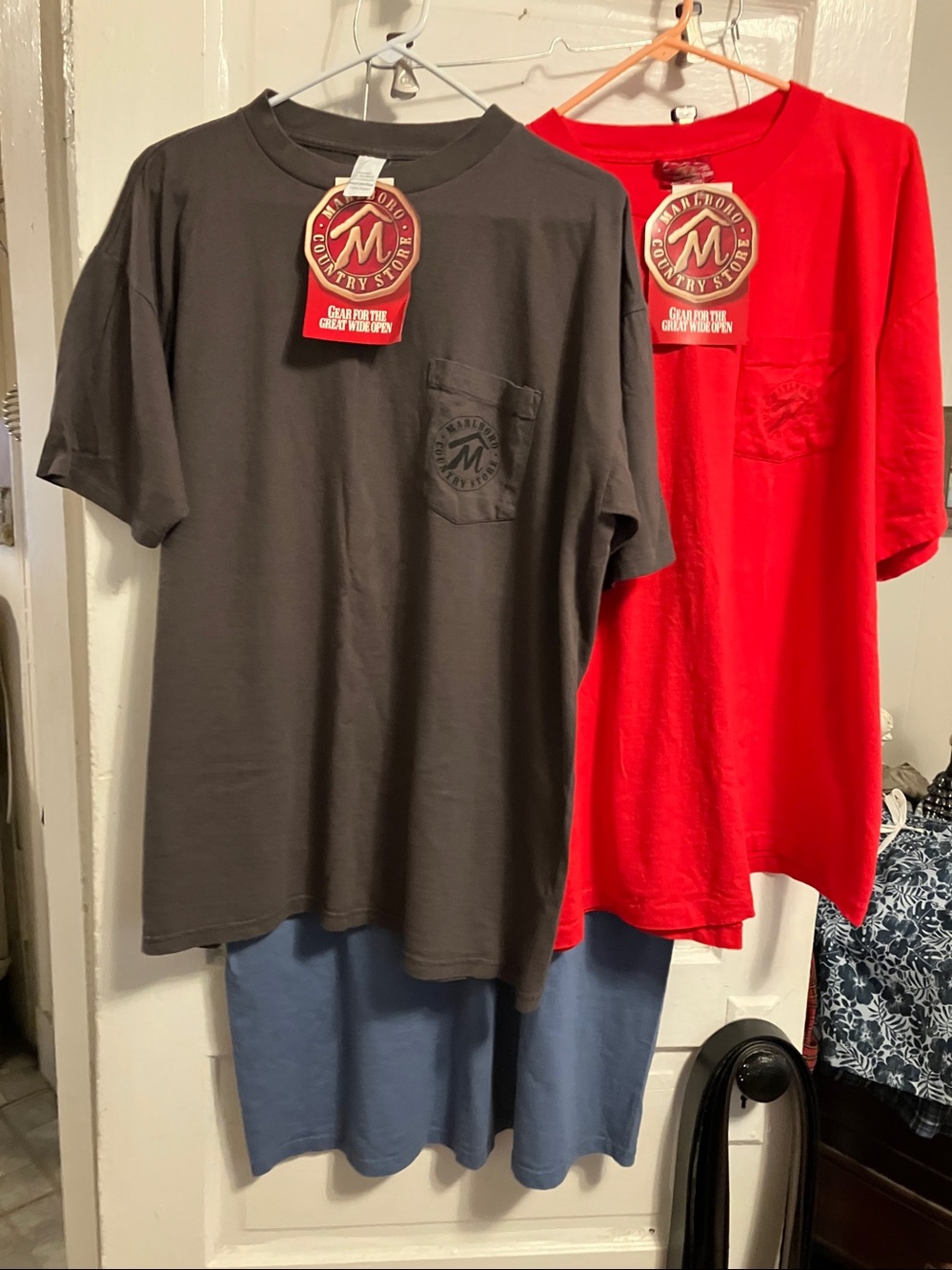 Great find. New , but older 1994 set of 3 Marlboro logo t shirts one size - Picture 2 of 15